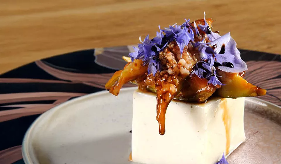 panna-cotta-e-fichi-cramellati-con-aceto-balsamico-tradizionale-modena