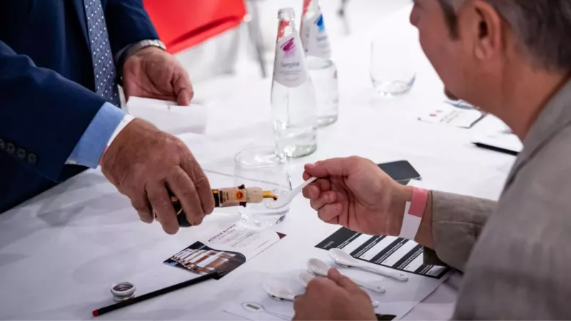 Aceto Balsamico Tradizionale di Modena-Premio batterie di eccellenza 2024 Assaggio