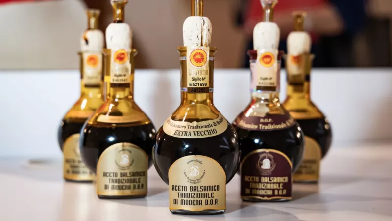 Aceto Balsamico Tradizionale di Modena-Premio batterie di eccellenza 2024 boccette Giugiaro