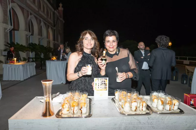 Aceto balsamico tradizionale di modena dop - assaggio su gelato a mostra cinema venezia 2024