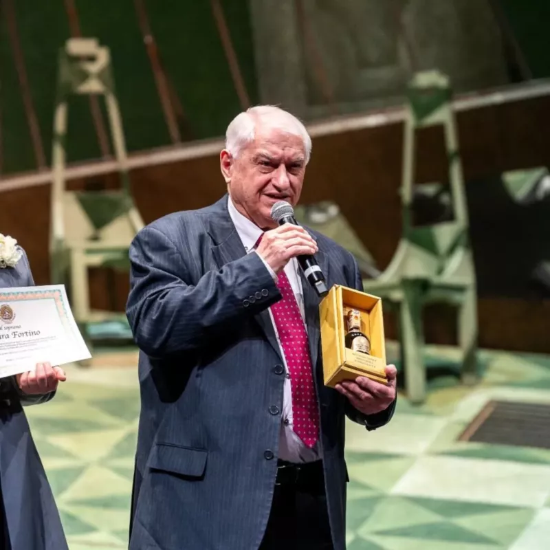 Aceto Balsamico Tradizionale di Modena-Borse di studio lirica consegna boccetta