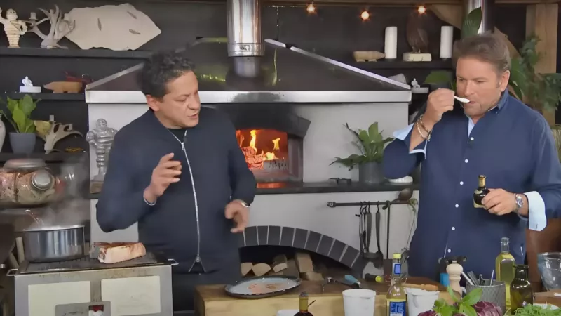 Aceto Balsamico Tradizionale di Modena-puntata ITV chef Francesco Mazzei e conduttore James Martin assaggio prodotto