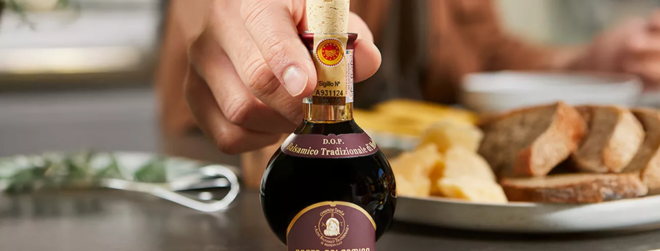 aceto balsamico tradizionale di modena - bottiglietta a tavola - faq