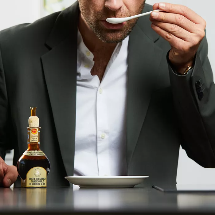 aceto balsamico tradizionale di modena dop - degustazione a tavola