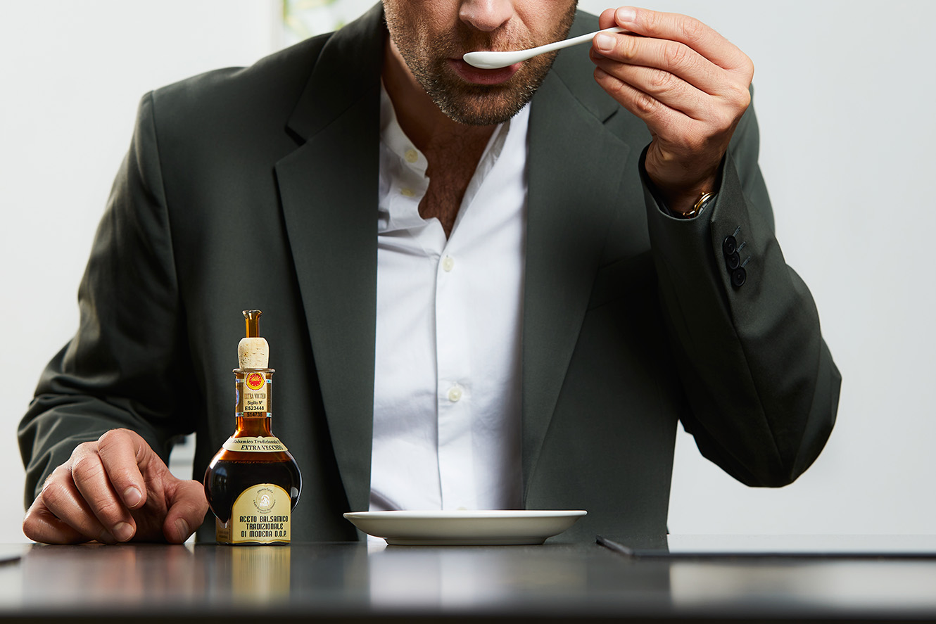 aceto balsamico tradizionale di modena dop - degustazione a tavola