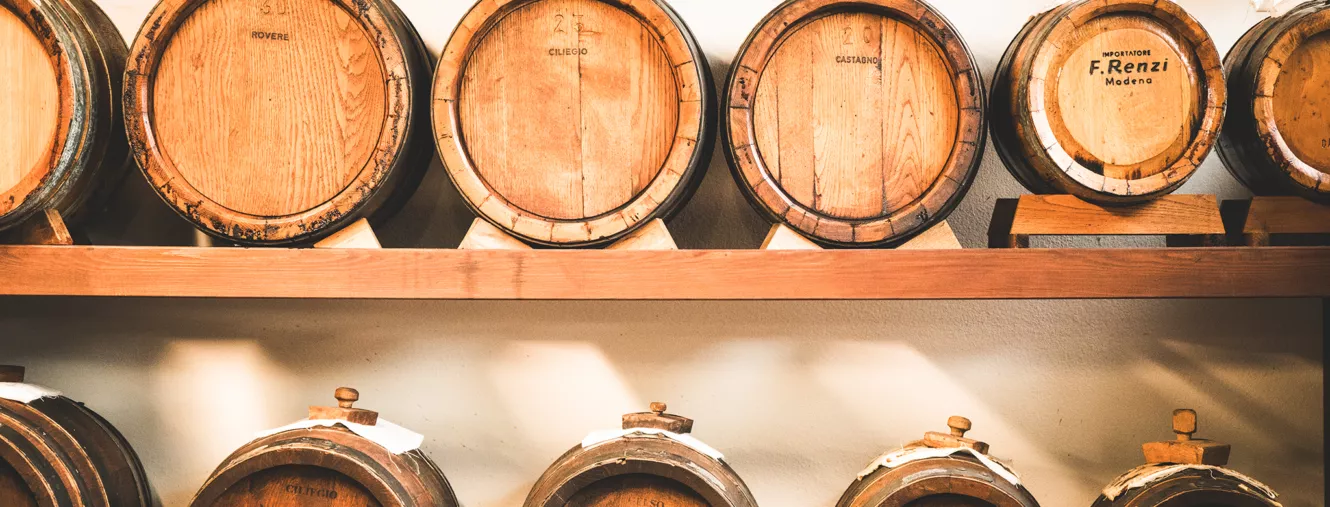 Batteria aceto balsamico tradizionale di Modena DOP acetaia acetaie sensore gestione digitale botti di legno